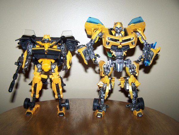 In Hand Images High Octane Bumblebe, 1967 Bumblebee, Slug, Scorn Deluxe Transformers Age Of Extinction Toys  (10 of 50)